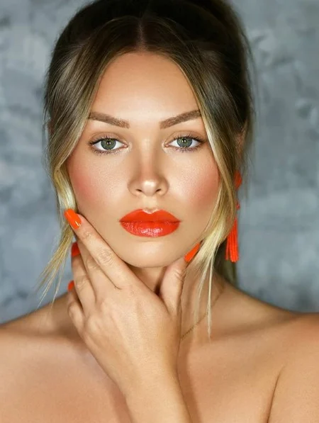 women with bold makeup inspiration and bright lipstick