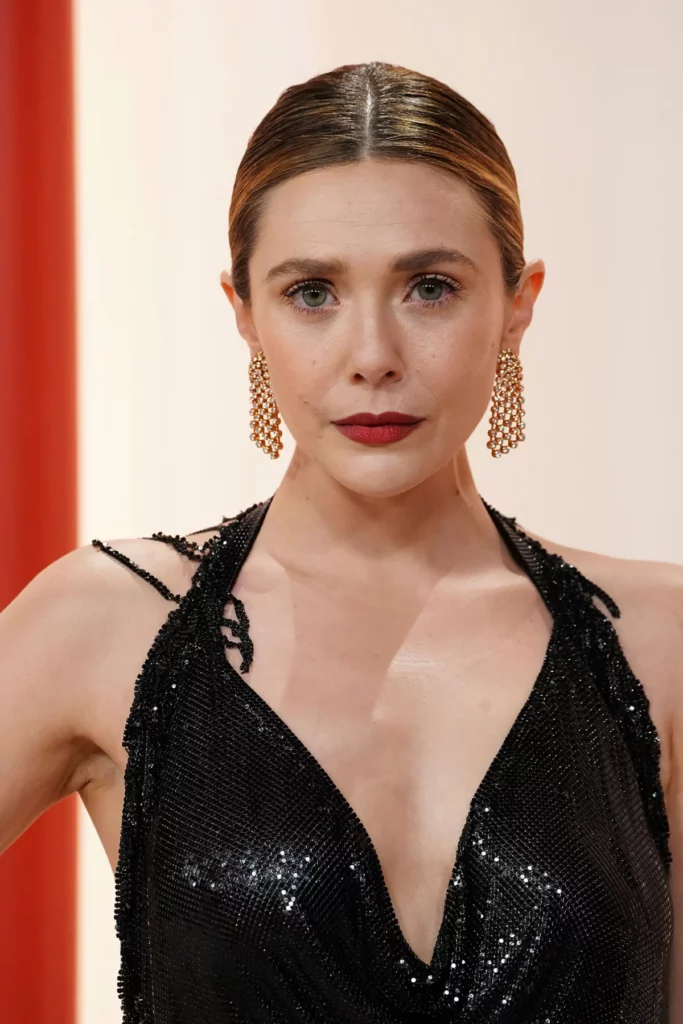 Elizabeth Olsen's 2023 Oscars hair and makeup